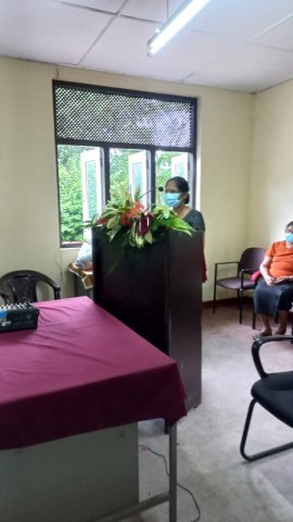 "සිනහ දකින අපේ ලොවක්" 